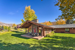 Unique Mountain Escape with 2 Decks Less Than 2 Mi to Skiing